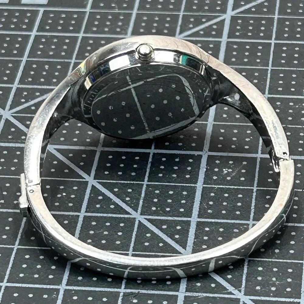 Geekthink L9001 Womens‎ Quartz Watch Silver Bangle Black Dial Crystal Accents